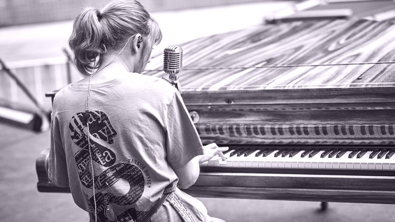 Taylor Swift playing piano