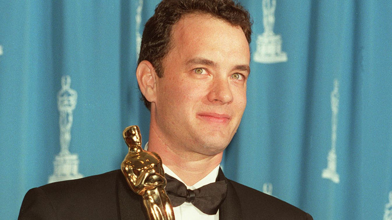 Tom Hanks holding Oscar