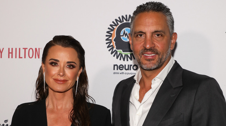Kyle Richards and Mauricio Umansky pose red carpet