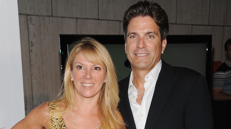 Mario and Ramona Singer pose together