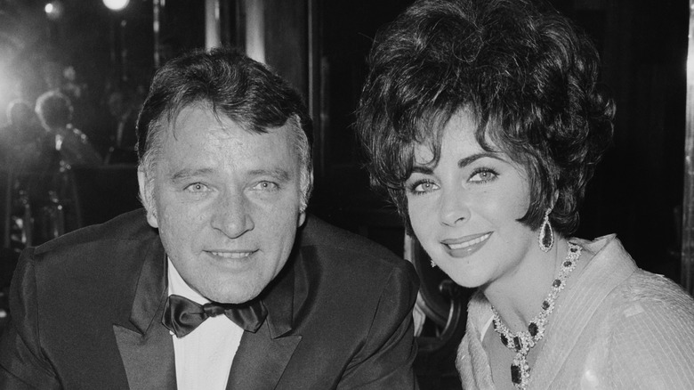 Richard Burton and Elizabeth Taylor smiling