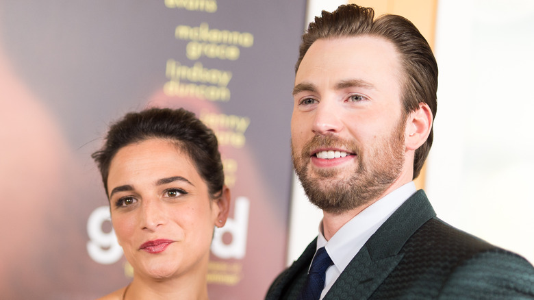 Jenny Slate and Chris Evans posing together
