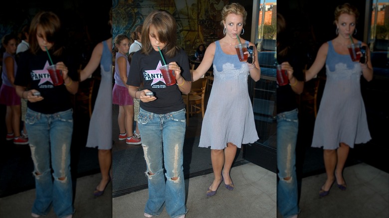 Jamie Lynn Spears and Britney Spears walking in Los Angeles