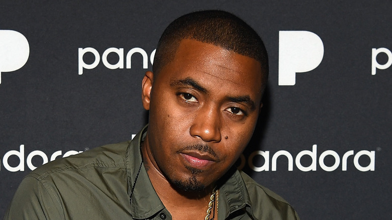 Nas posing at event