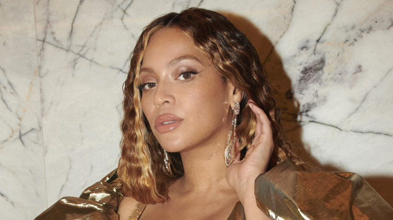 Beyonce and Jay Z and Ellen Degeneres and Portia De Rossi being astrologically incompatible