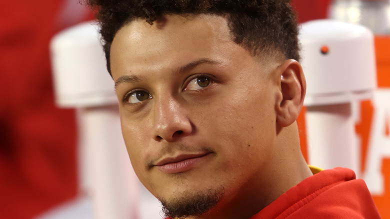 Patrick Mahomes looking up