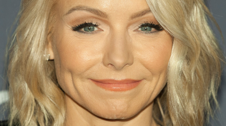 Kelly Ripa poses in 2017