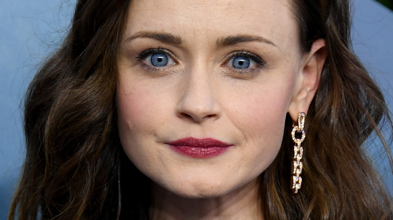 Alexis Bledel blue eyes brown hair 