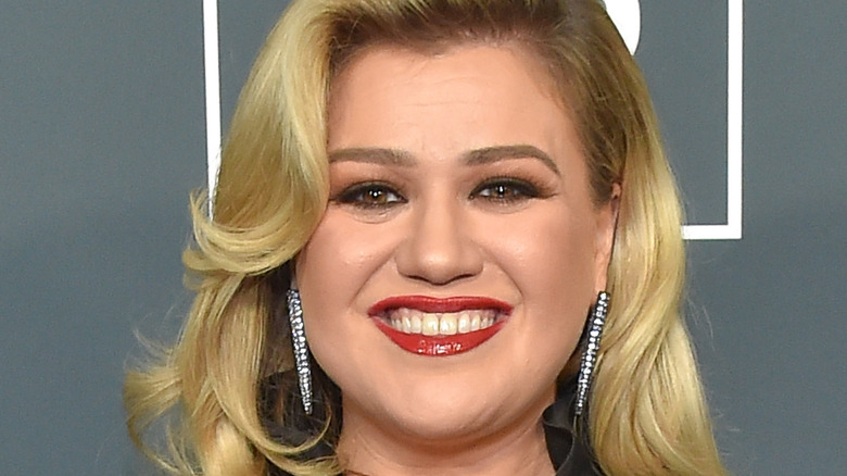 Kelly Clarkson at the 25th Annual Critics' Choice Awards in 2020 