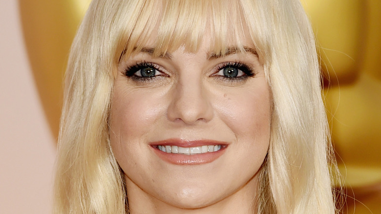 Anna Faris smiling