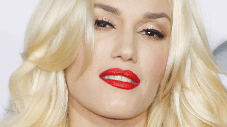 Gwen Stefani posing red lipstick