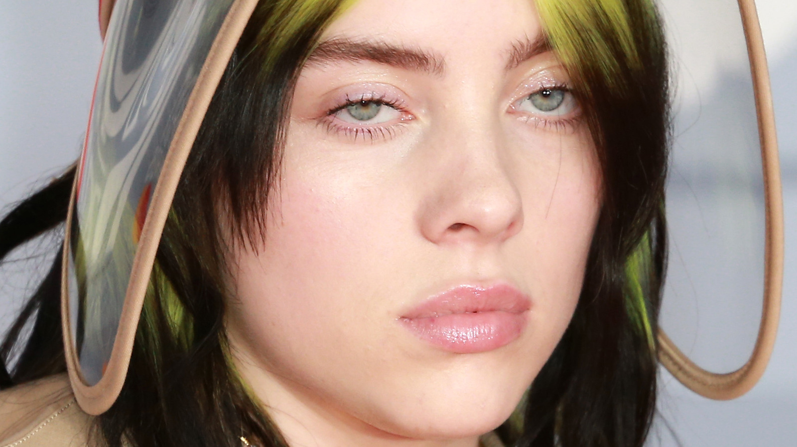 The One Thing You Rarely Ever See Billie Eilish Do In Photos