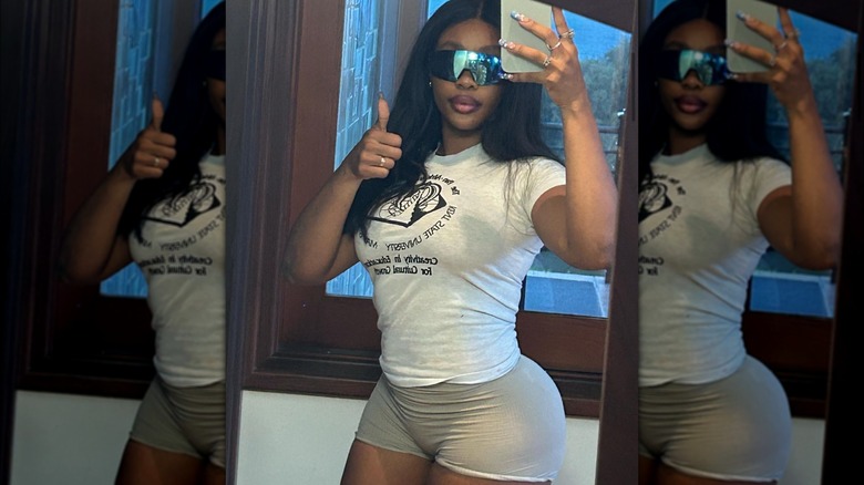 SZA taking mirror selfie