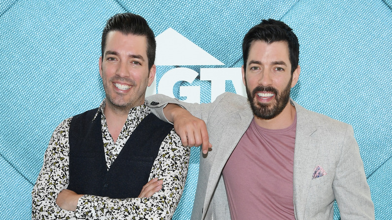 Drew and Jonathan Scott HGTV logo