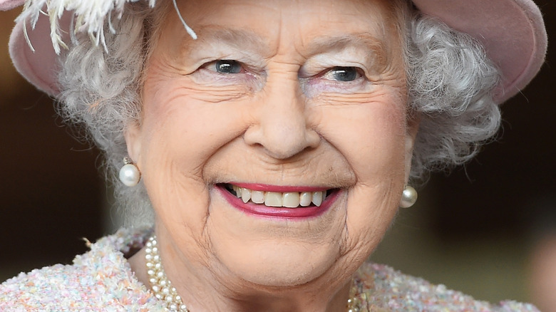 Queen Elizabeth wearing pink hat
