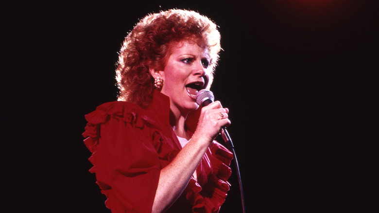Reba McEntire singing
