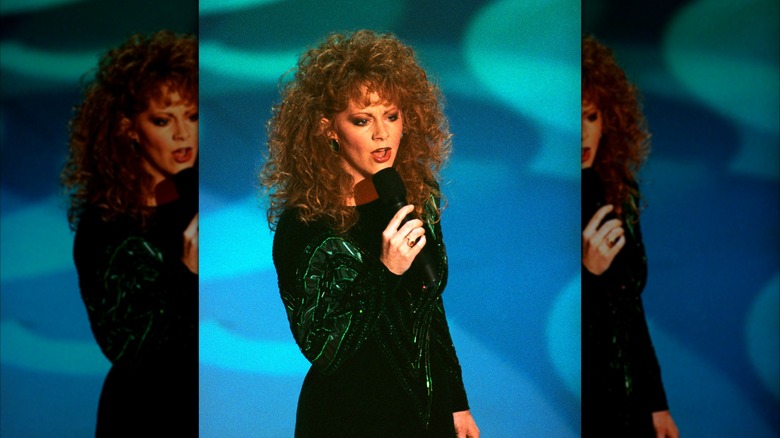 Reba McEntire singing