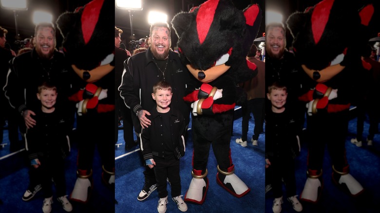 Jelly Roll and Noah Buddy DeFord pose with Sonic the Hedgehog at the film's premiere.