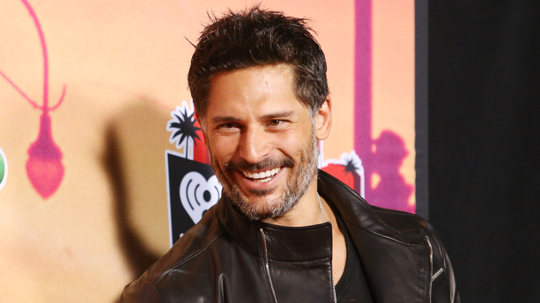 Joe Manganiello posing for cameras
