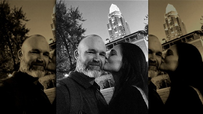Torrey DeVitto kissing David Ross