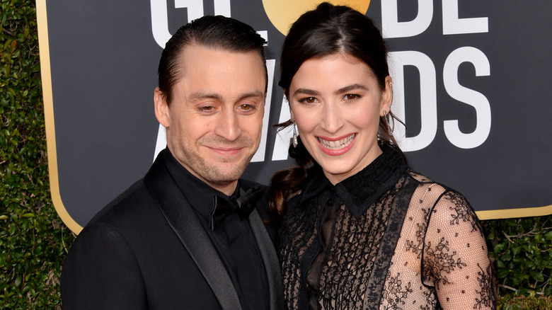 Kieran Culkin and Jazz Charton grinning 