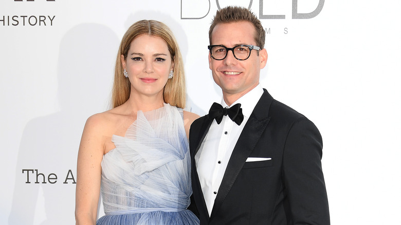 Jacinda Barrett, Gabriel Macht posing