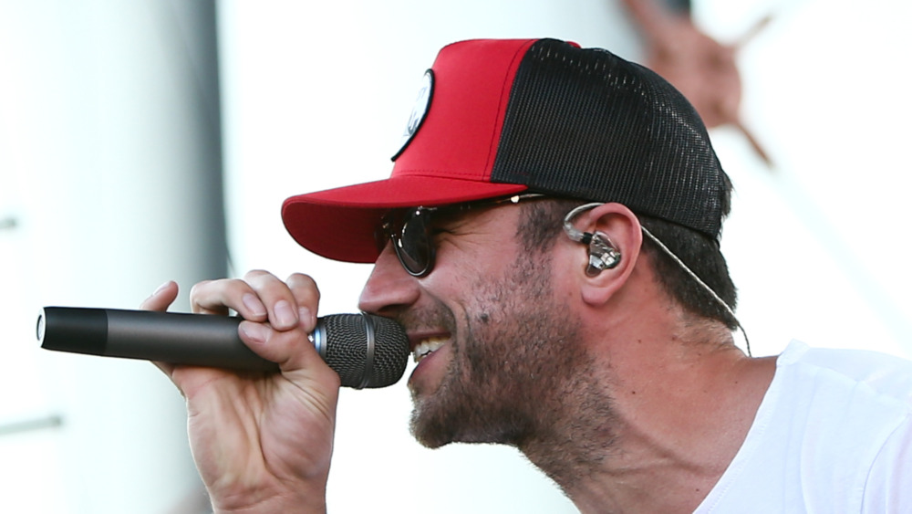 sam hunt singing