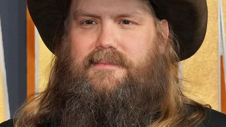 Chris Stapleton posing