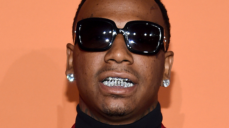 Moneybagg Yo wearing a diamond grill 