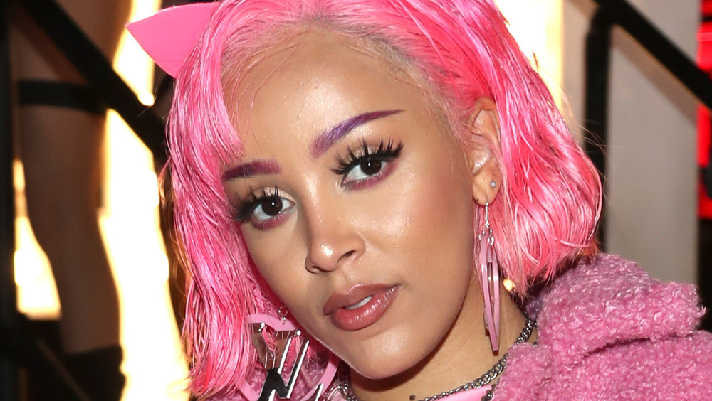 Doja Cat — Woman Lyrics in Hindi — Translation and Meaning, by Jaadulyrics.in