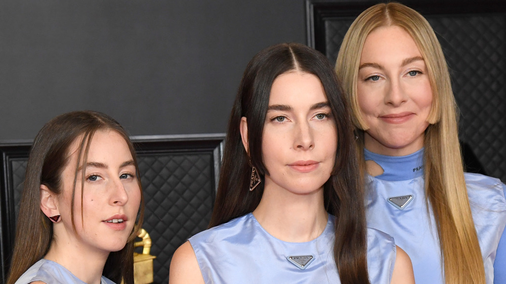 Haim gazing in front