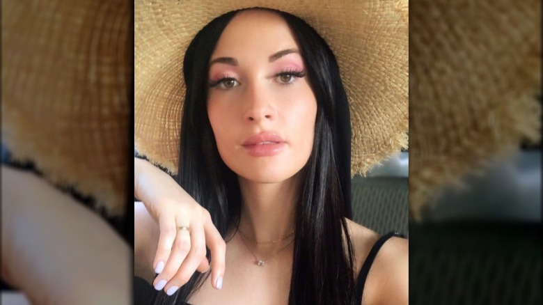 Kacey Musgraves posing for a selfie