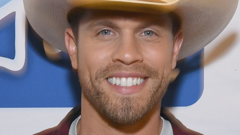 The Real Meaning Behind 'Momma's House' By Dustin Lynch