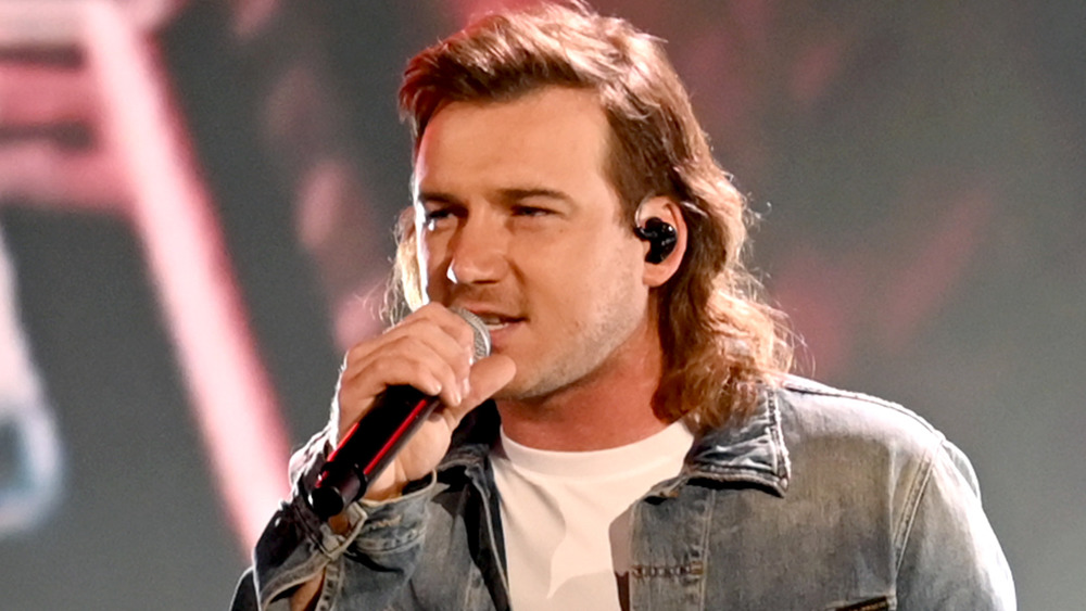 Morgan Wallen singing