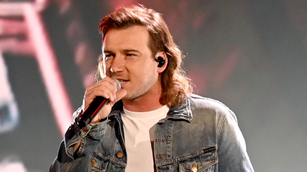 Morgan Wallen singing