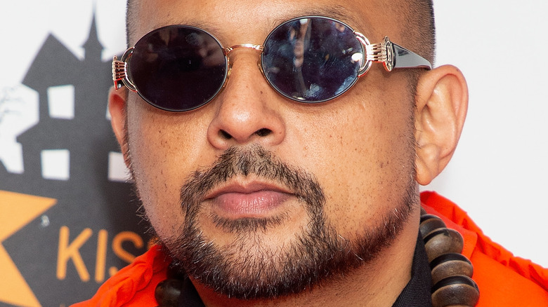 Sean Paul posing