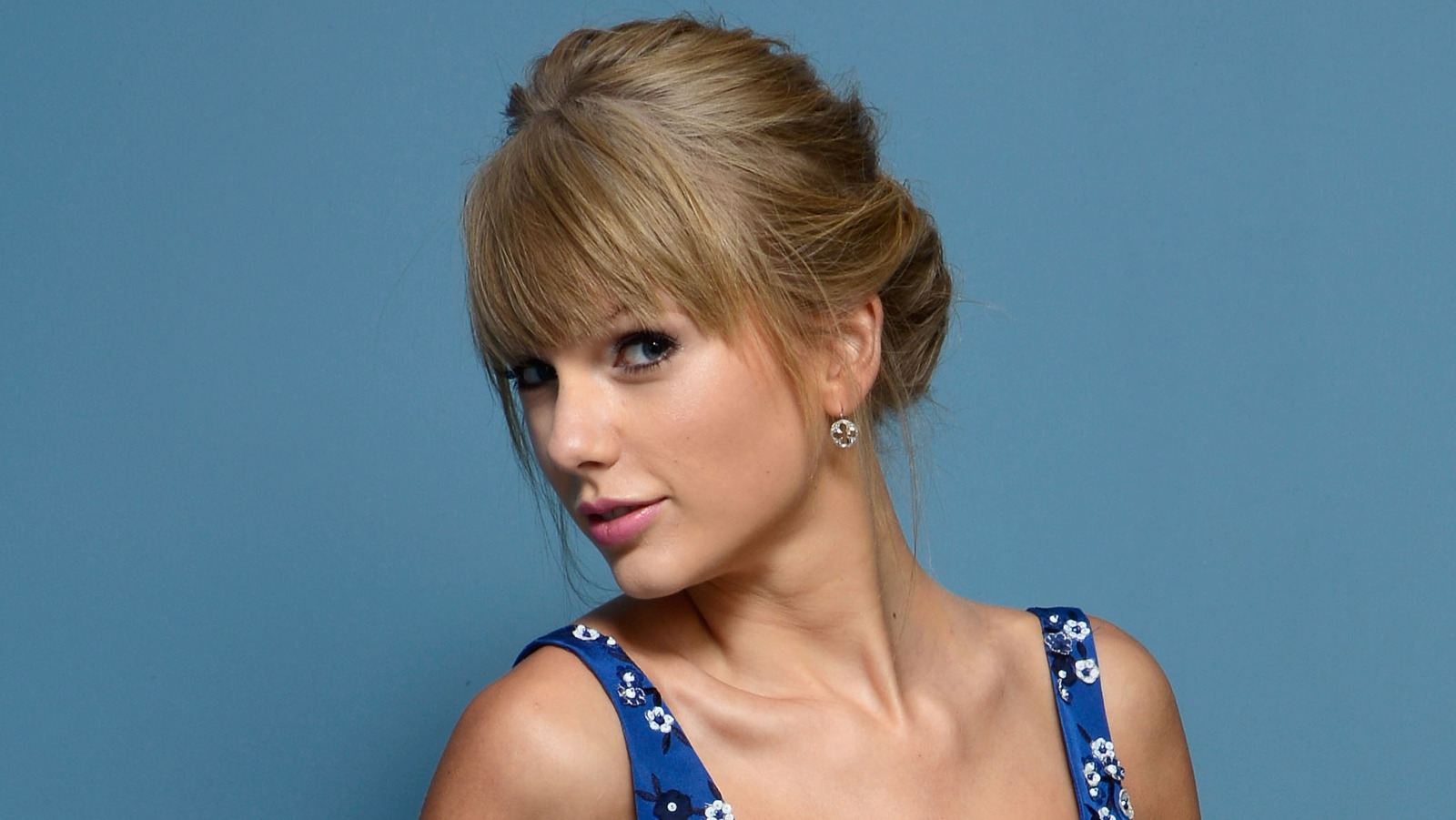 5. The Meaning Behind Taylor Swift's Pink and Blue Hair - wide 7