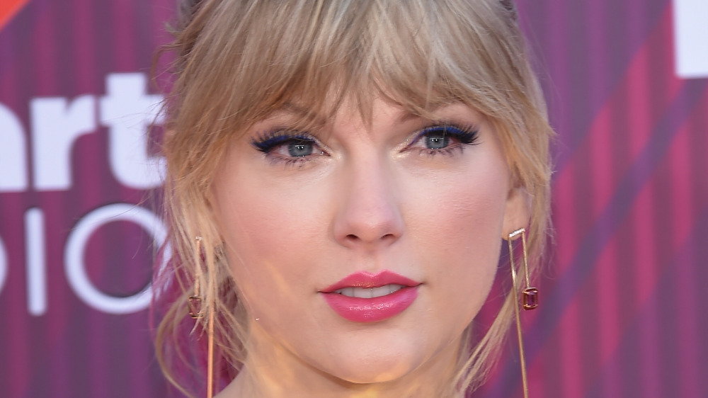 Taylor Swift staring 