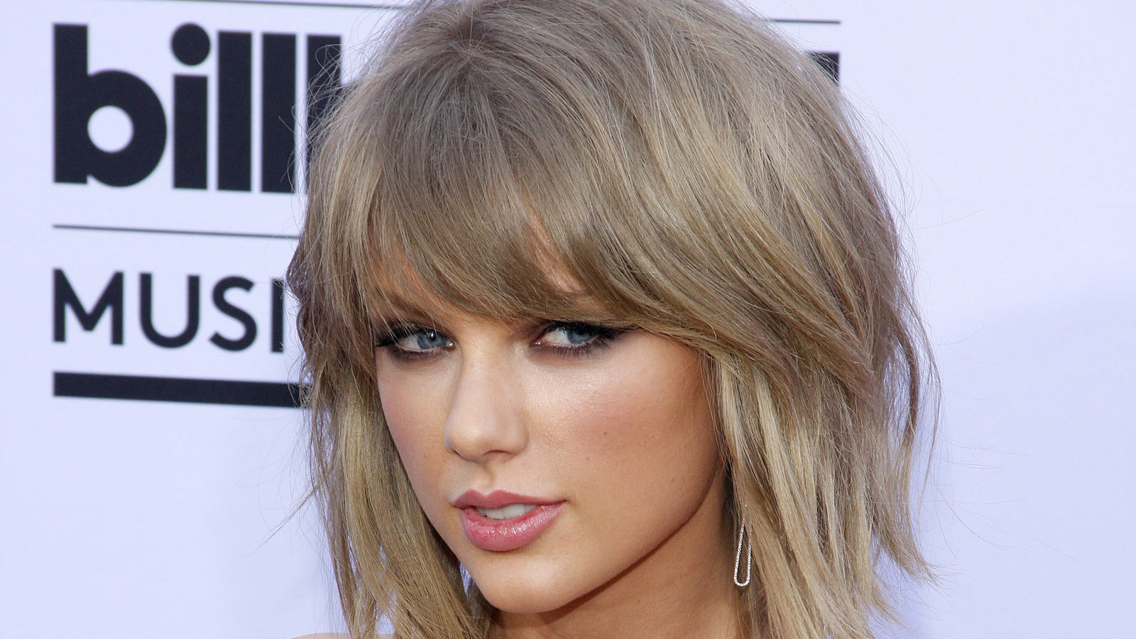 5. The Meaning Behind Taylor Swift's Pink and Blue Hair - wide 4