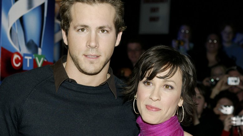 Ryan Reynolds and Alanis Morissette pose together