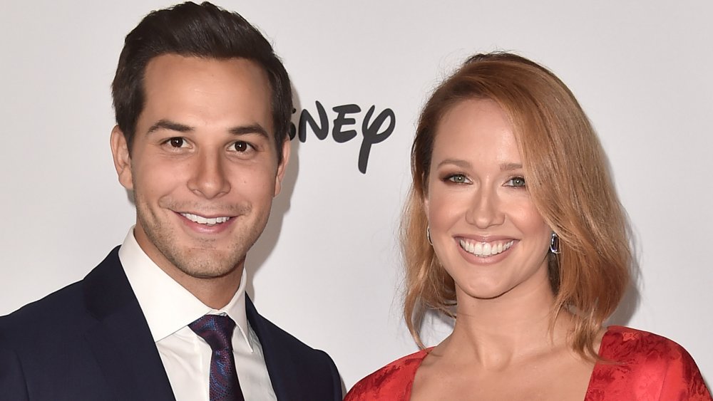 Anna Camp and Skylar Astin