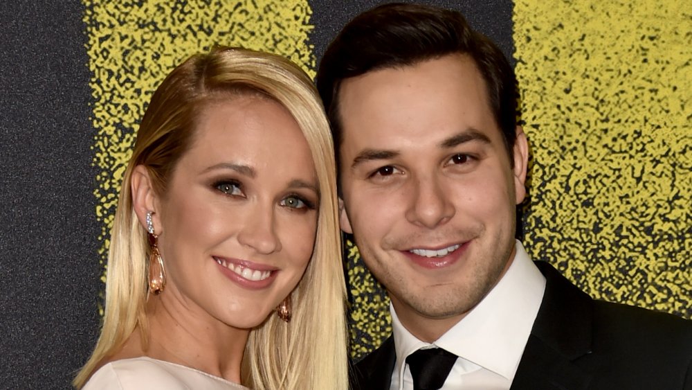 Anna Camp and Skylar Astin