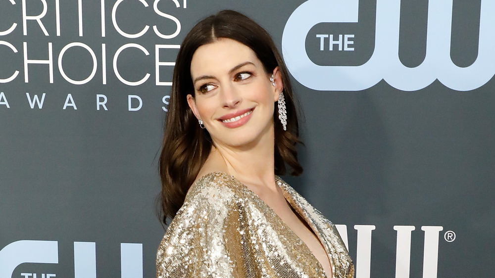 Anne Hathaway poses on the red carpet