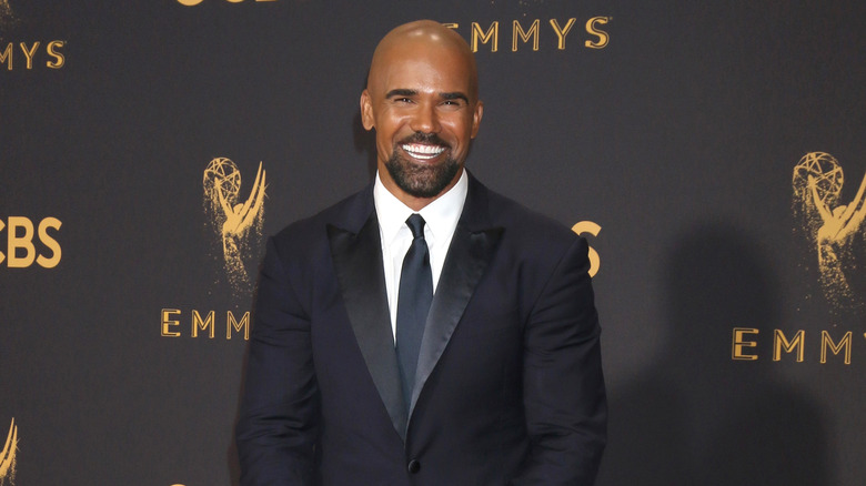 Shemar Moore in a suit and tie at 69th Primetime Emmy Awards in 2017