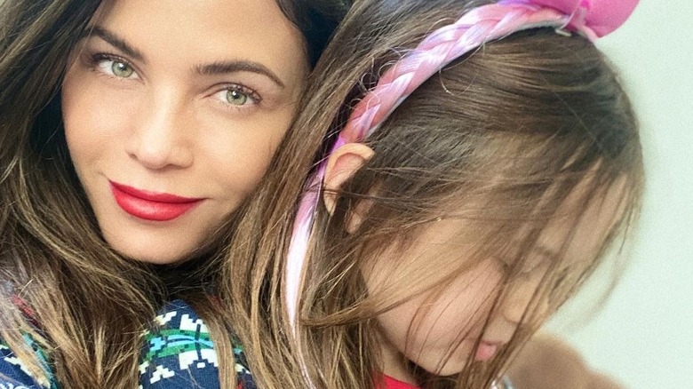  Everly Tatum and Jenna Dewan taking a selfie