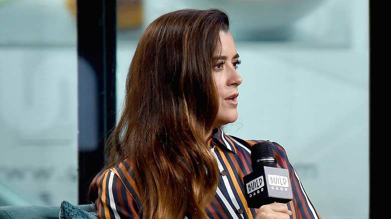 Cote de Pablo visits the Build Series