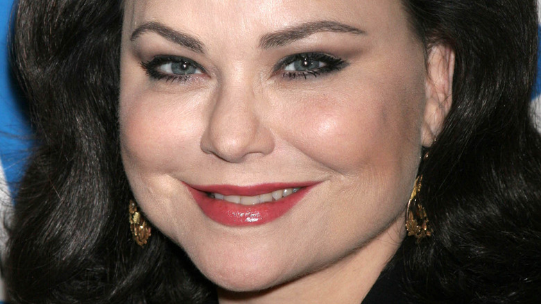 Delta Burke smiling