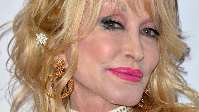 Dolly Parton side glance