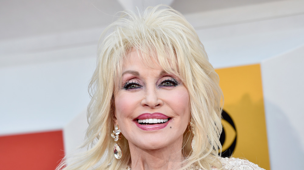 Dolly Parton grinning