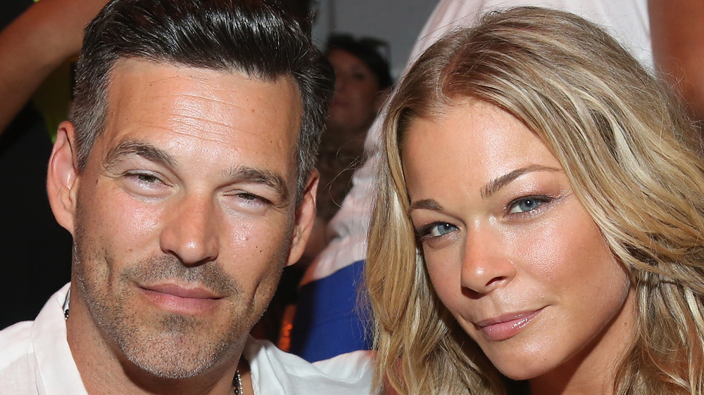 Eddie Cibrian and LeAnn Rimes posing together